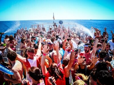 Boat party for groups in Ibiza